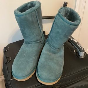 Ugg Classic short green boots size 8
